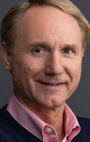 Портрет Дэн Браун